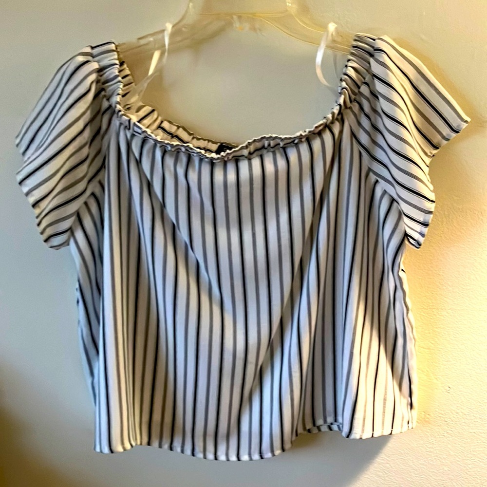 Women Top Brand Doe and Rae Color Striped Black and White Lined inside Size L